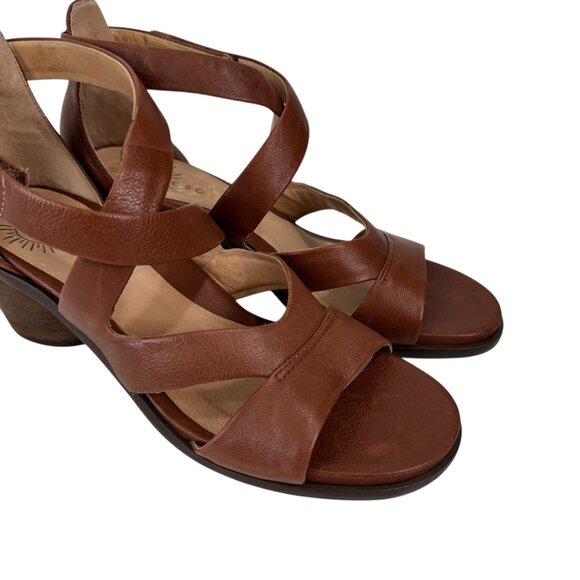 Brioso Womens Brown Leather Strappy Sandals 2.5" Heel Made In Brazil SZ 8.5M - Picture 13 of 16